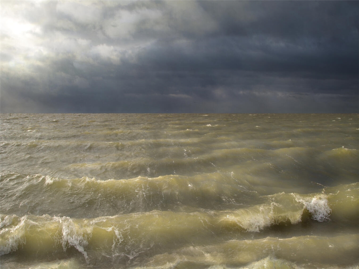 "Kunstwerk von Saskia Boelsums, Naturmotiv mit dramatischem Himmel, Landschaftsfotografie"