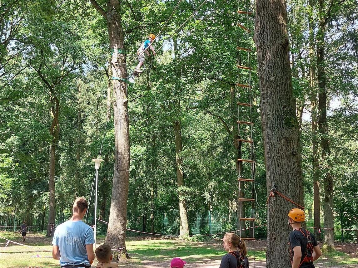 Einige Kursangebote bei „Blick über den Zaun 2025“ des Kreises Kleve werden im Hoch- und Niedrigseilgarten angeboten.Foto: © Kreis Kleve