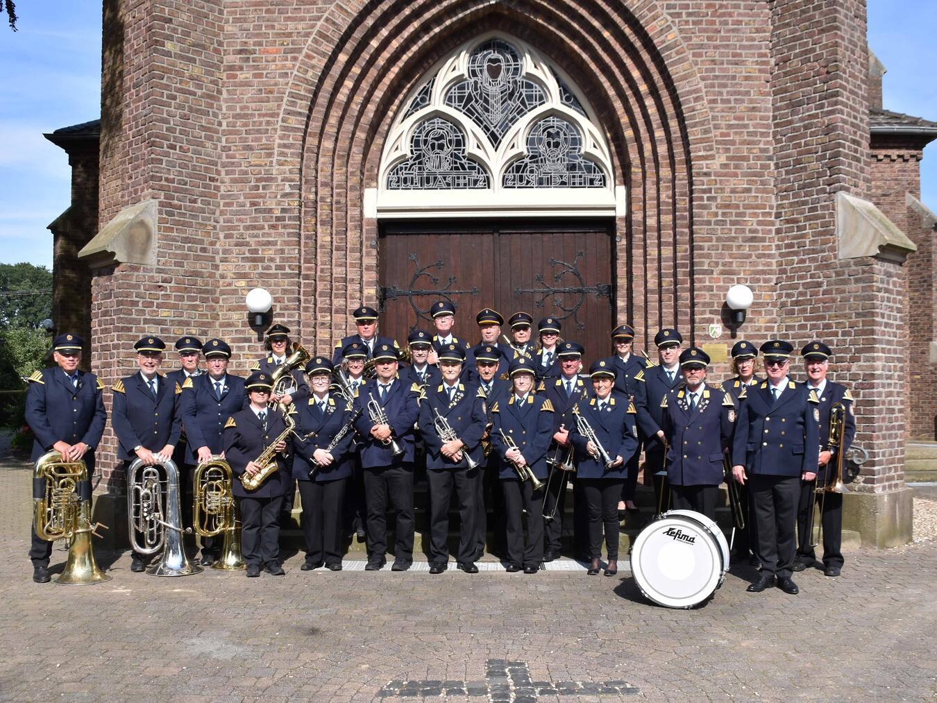 Zur Kirmes weckt der Musikverein die Keppelner Einige Mitglieder des Musikvereins werden am Kirmessonntag schon am frühen Morgen musizierend durch die Straßen ziehen. Foto: privat