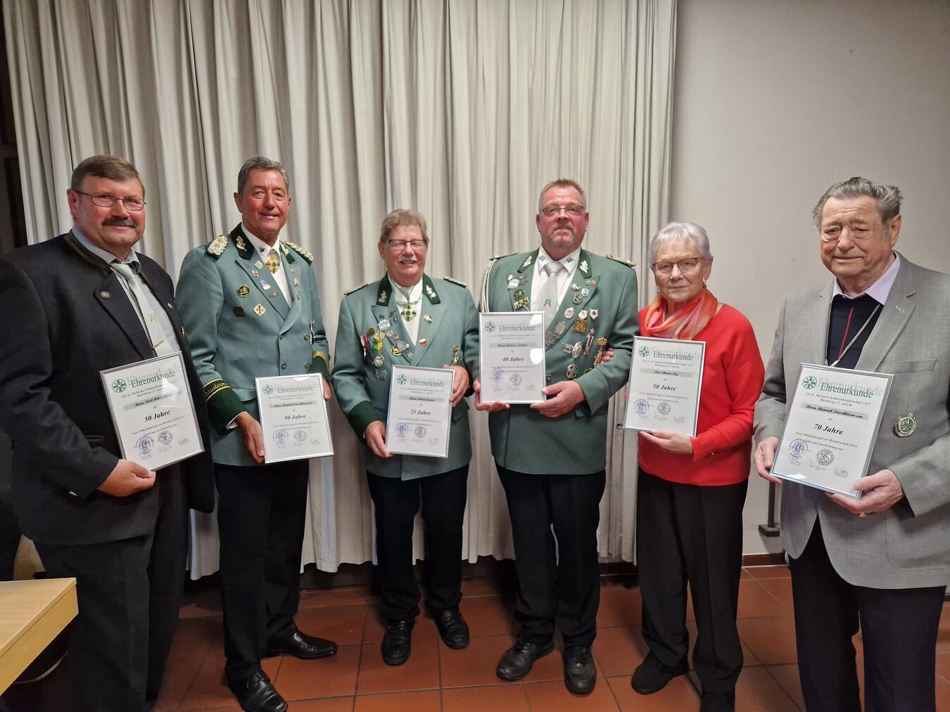 Einige Schützen wurden für ihre langjährige Mitgliedschaft geehrt.