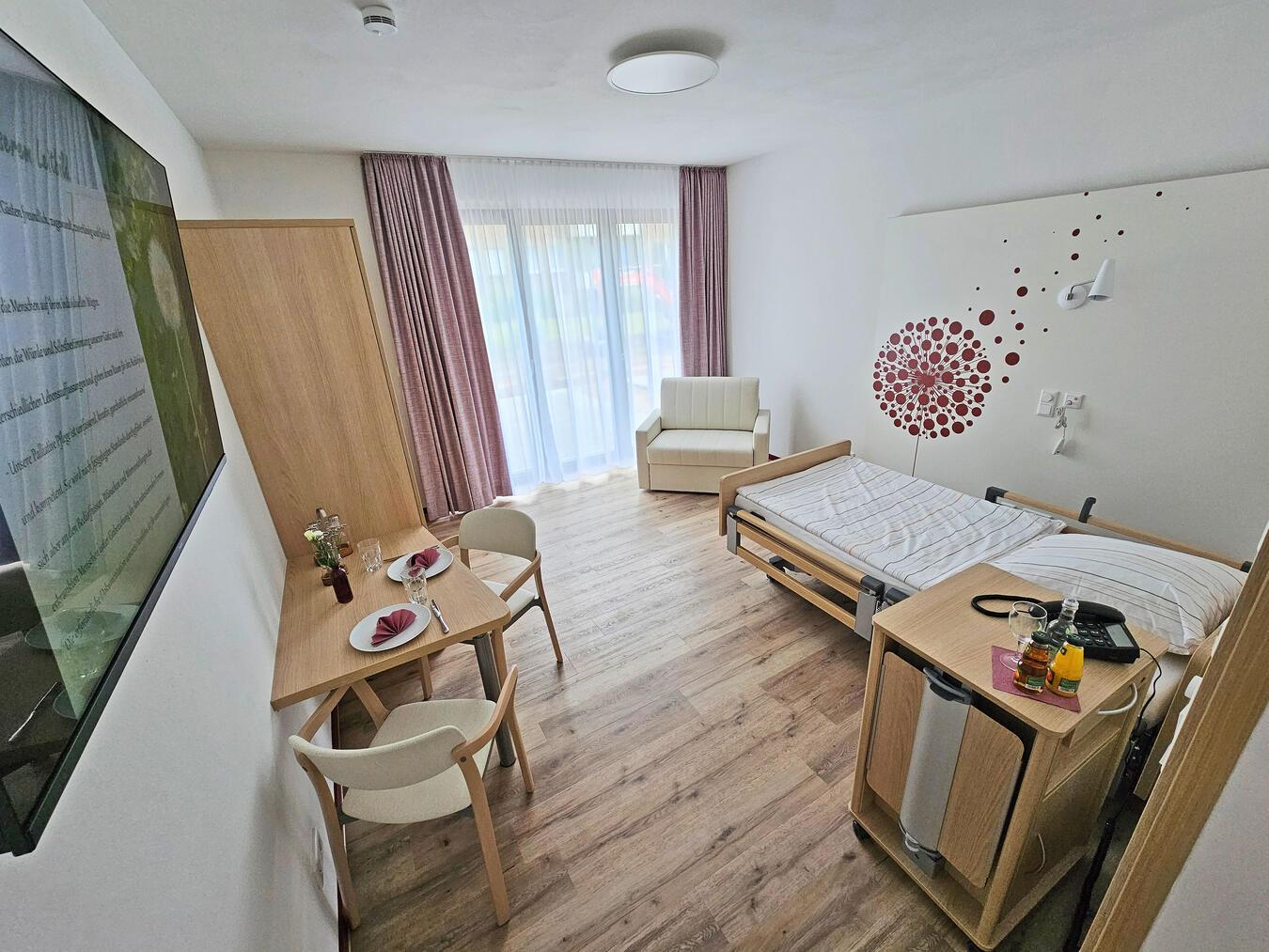 Elf Patientenzimmer bietet das Kati-Faßbender-Hospiz. Zu jedem Zimmer gehört außerdem eine Terrasse.