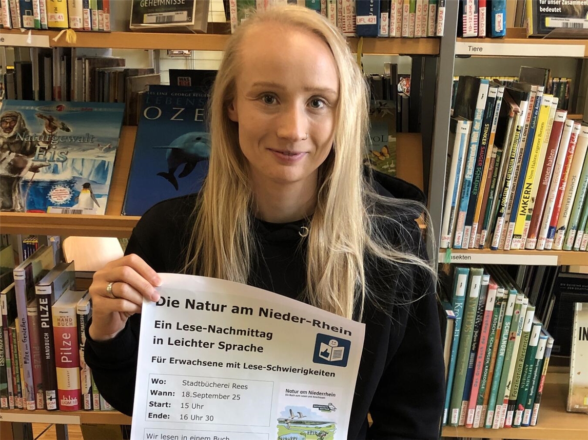 Elisabeth Habers wirbt für die Buchvorstellung am 18. September in der Stadtbücherei. Foto: Stadt Rees