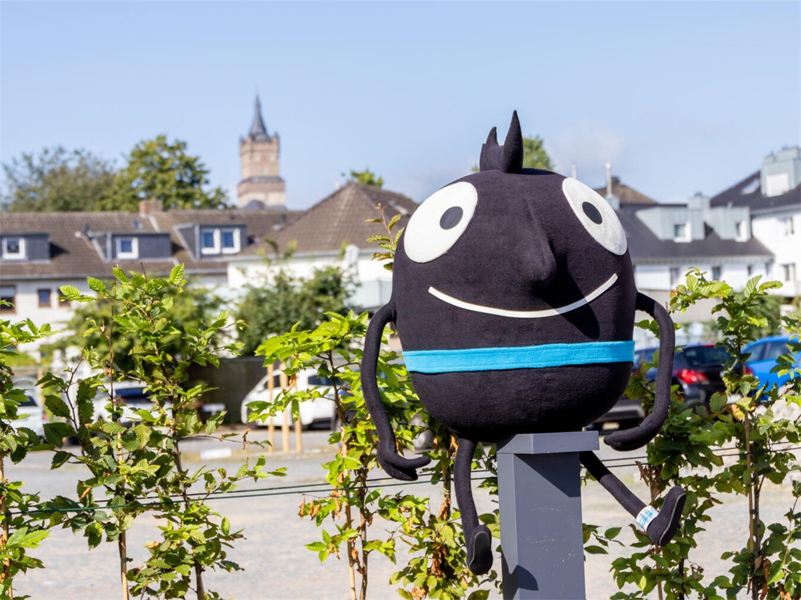 "EMW-Maskottchen Edgar entspannt in Kleve, Foto der Stadt Kleve, europäische Mobilitätswoche"