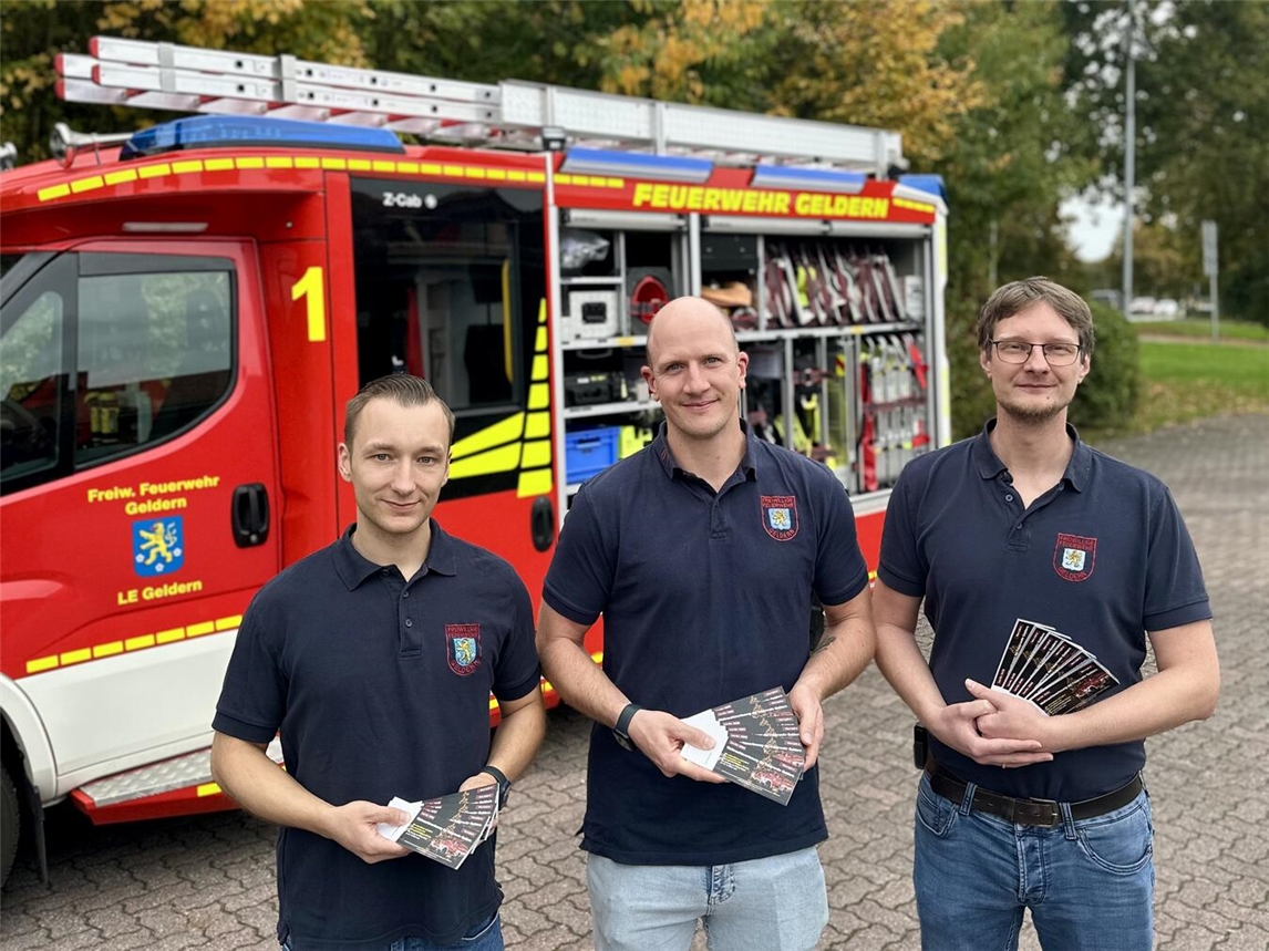 Eric Thiel, Kevin Poppinga und Christian Kronenberg vom Förderverein der Gelderner Feuerwehr.Foto: Terhorst