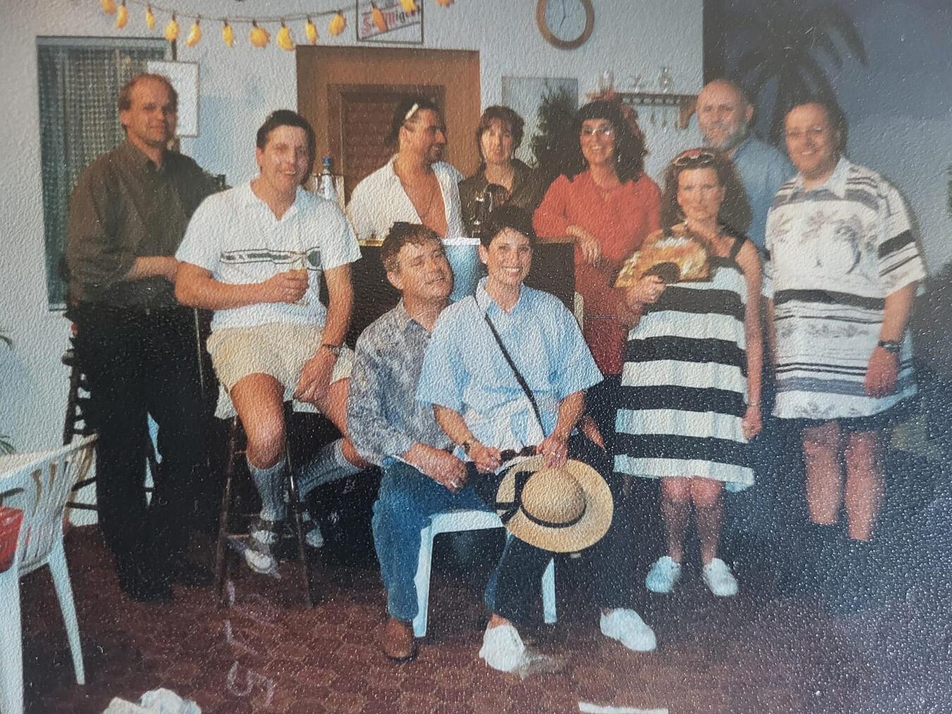 Erinnerung an vergangene Zeiten: Das Foto zeigt die Schauspieler der letzten Aufführung im Jahr 2000 mit dem Stück „Spanien Olè“.Foto: privat