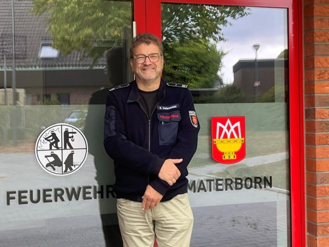 "Ernst Vehreschild, scheidender Löschzugführer, vor Brunnenfest-Organisation, Januar Amtsübergabe."