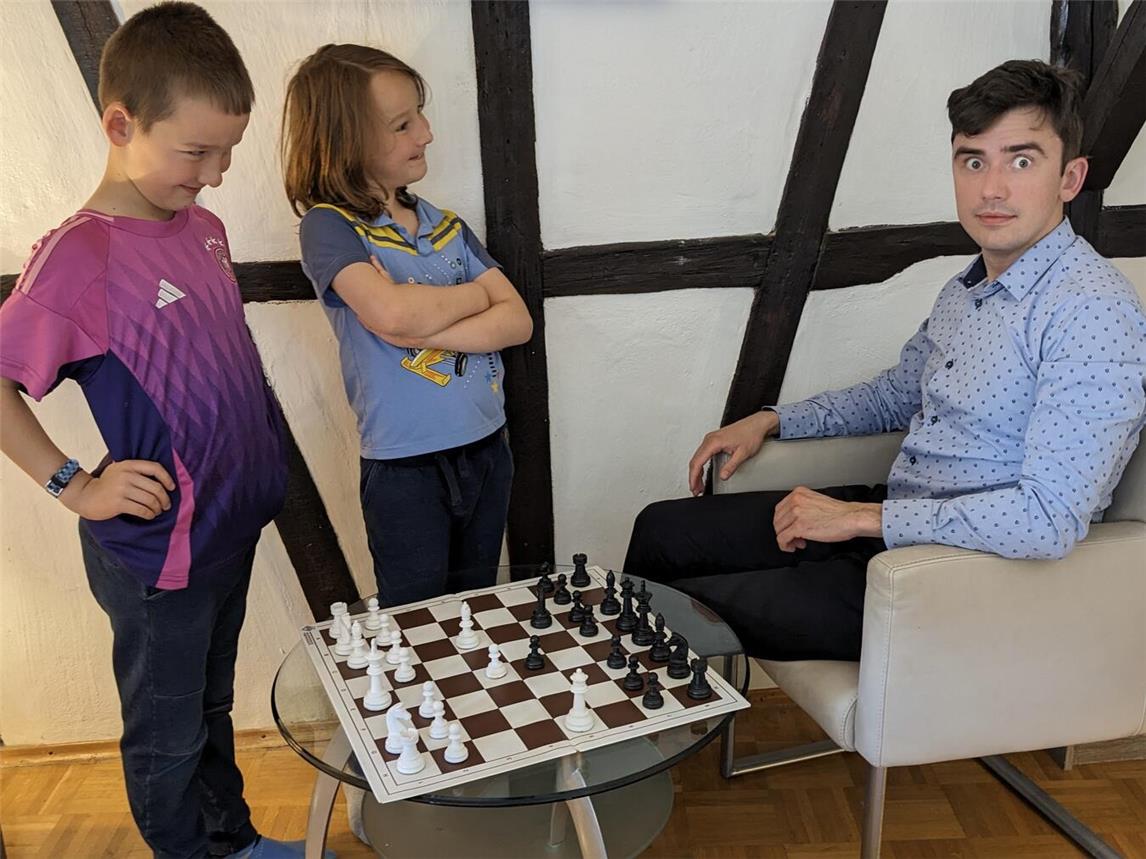 Erstaunt über die Züge seiner Zwillinge: Der „Spieler des Jahres“, Pavel Poddubskiy. Foto: privat
