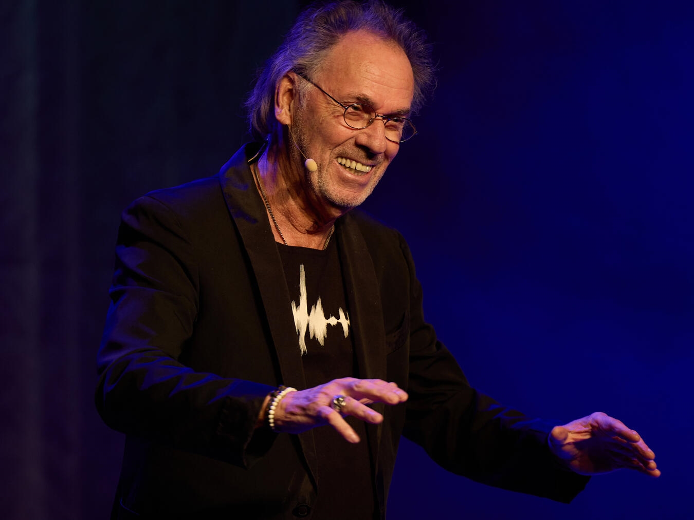 „Erzählt es bloß nicht weiter“, heißt die erste Solo-Tour von Hugo Egon Balder. Foto: Nils Samp