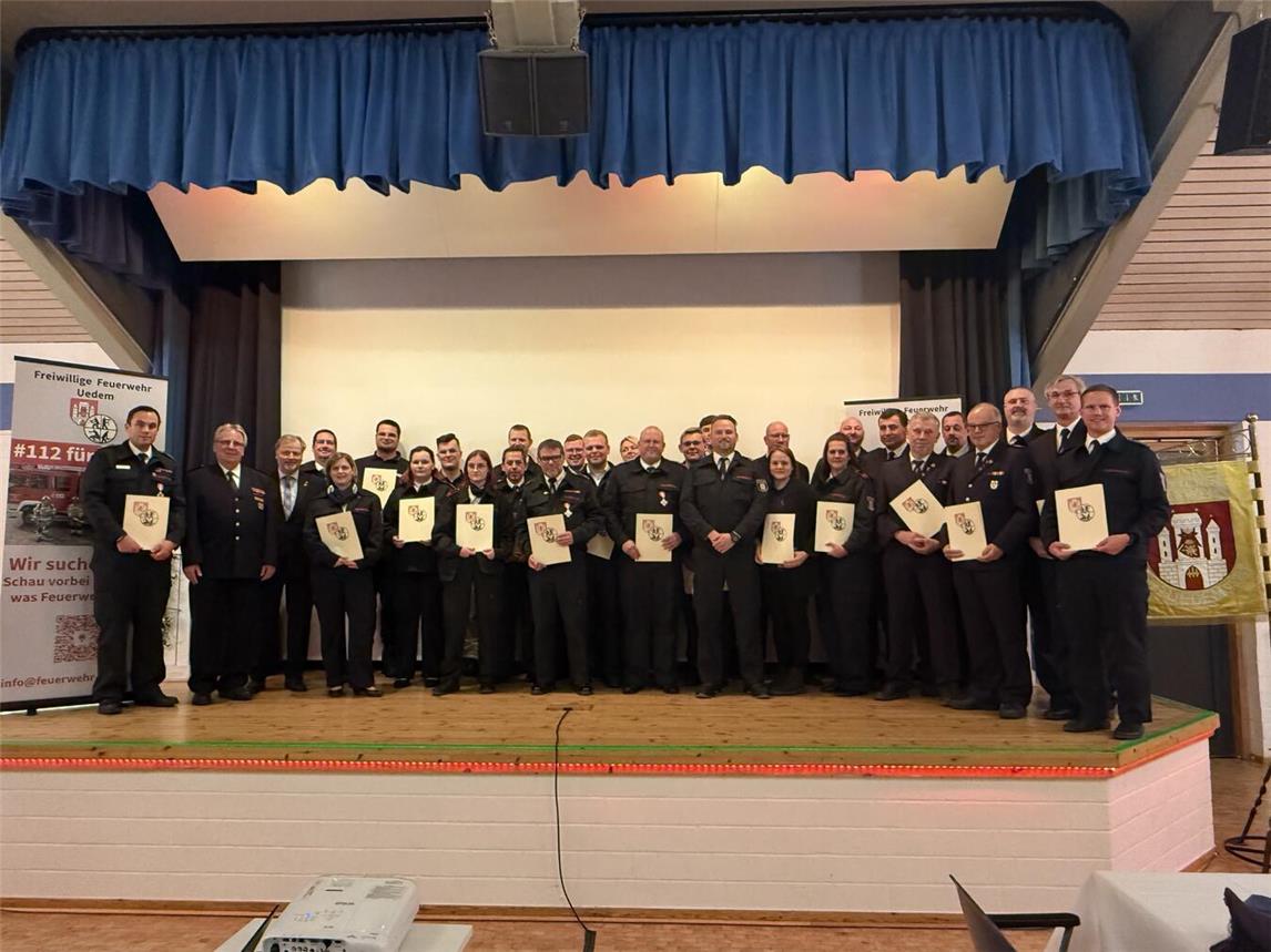 Es gab im Rahmen der Versammlung viele Ehrungen und auch Beförderungen. Foto: privat