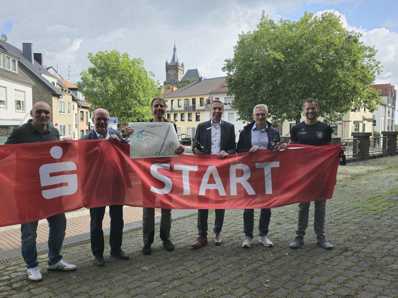 Es ist angerichtet: Sponsoren und Veranstalter freuen sich auf den 31. City Lauf. NN-Foto: HF