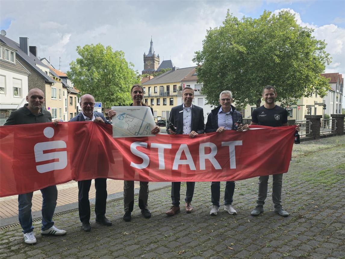 Es ist angerichtet: Sponsoren und Veranstalter freuen sich auf den 31. City Lauf. NN-Foto: HF