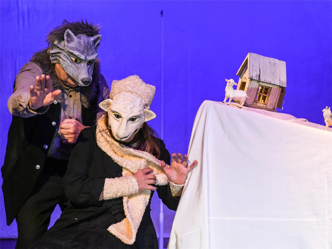 Es spielen Crischa Ohler und Sjef van der Linden, Regie führte Rinus Knobel. Foto: Friedhelm Evers