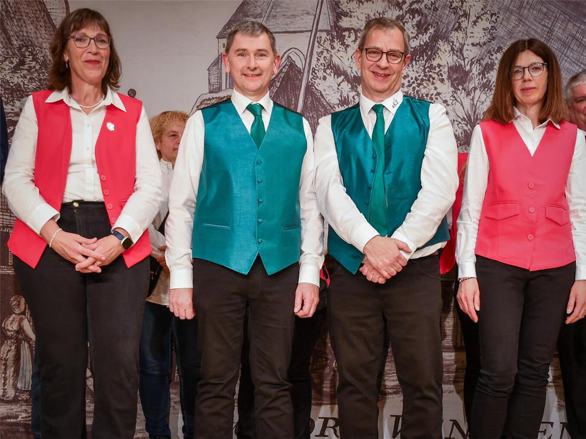 Es war ein denkwürdiger Abend: (v.l.n.r.) Das Ehepaar Jutta Eickhoff und Fred Eickhoff (Festkettenträger) mit Adjutant Dirk Schuschmel und Ehefrau Anne-Claire. NN-Foto: Gerhard Seybert