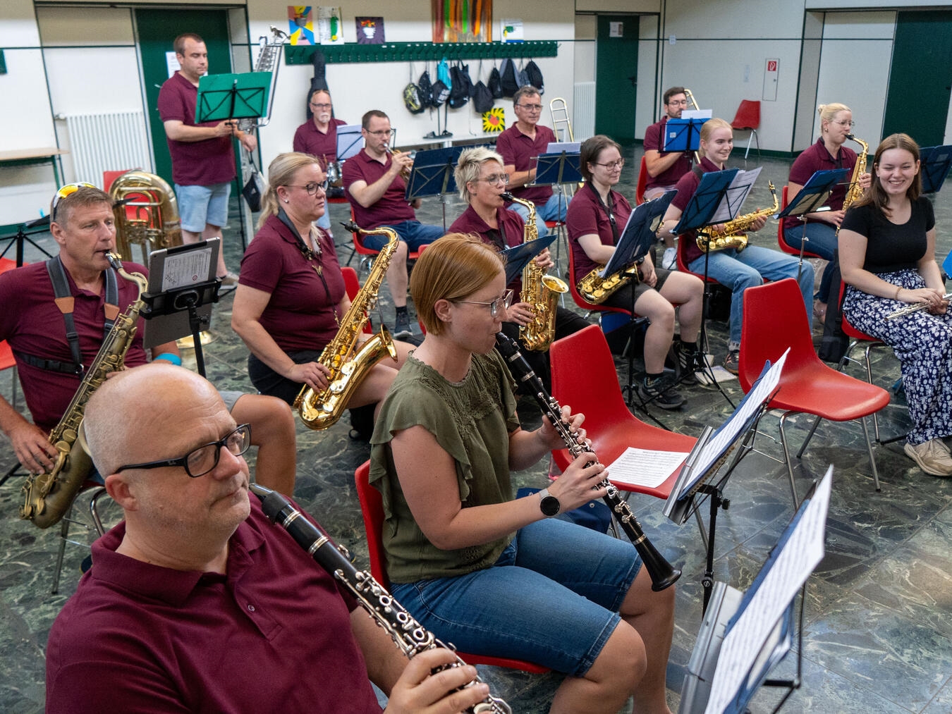"Musikverein Lyra Mitglieder bei wöchentlicher Probe, etwa 30 Musiker, Foto von Gerhard Seybert"