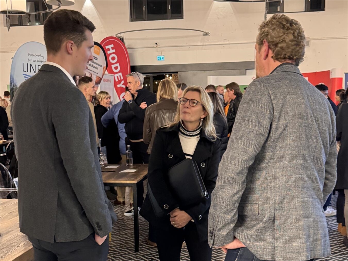 Etwa 800 Menschen kamen bei der Wir4-Joblounge mit Unternehmensvertretern ins Gespräch. Foto: Wir4-Agentur