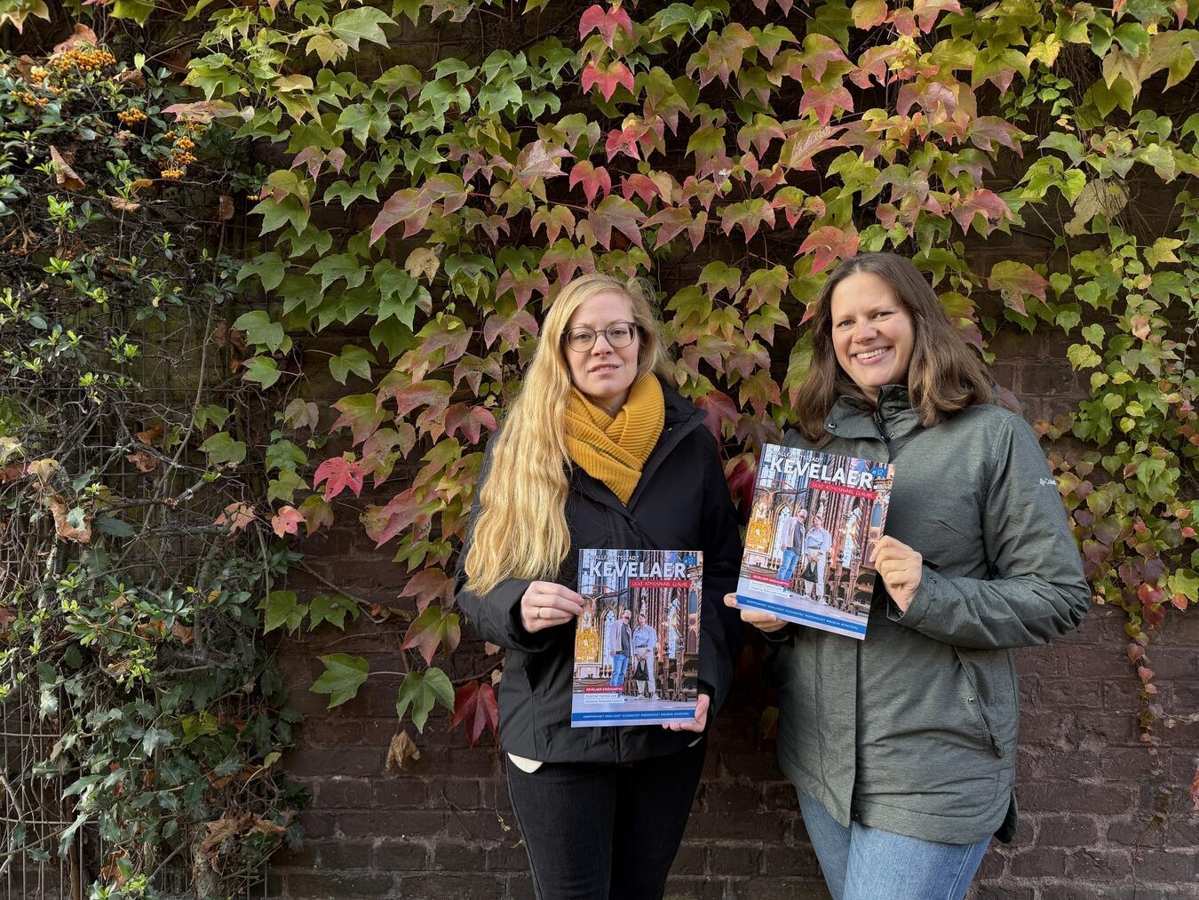 Eva Hundertmarck und Daniela Cox präsentieren das neue Kevelaer Magazin, Marketing-Event in Kevelaer.