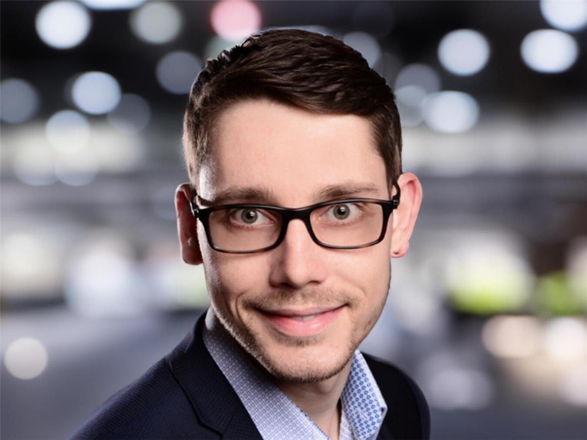 Fabian Binöder beantwortet auch Fragen der Bürger. Foto: privat