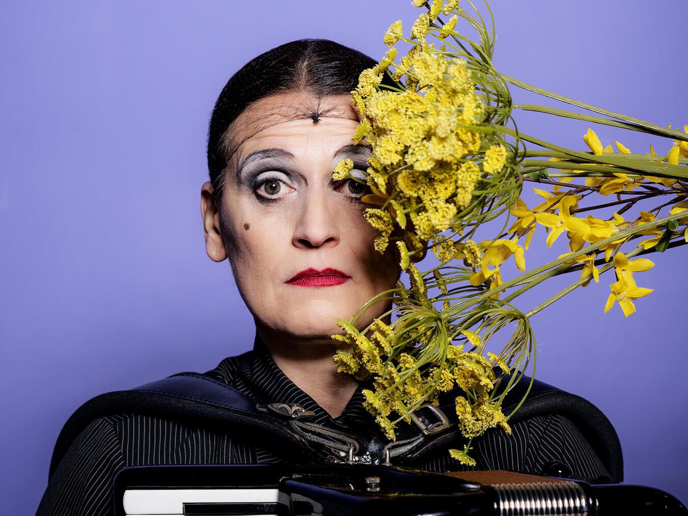 Fachärztin für Herzschmerz und Tablette gegen schlechte Laune ist „La Signora“. Foto: Harald Hoffmann