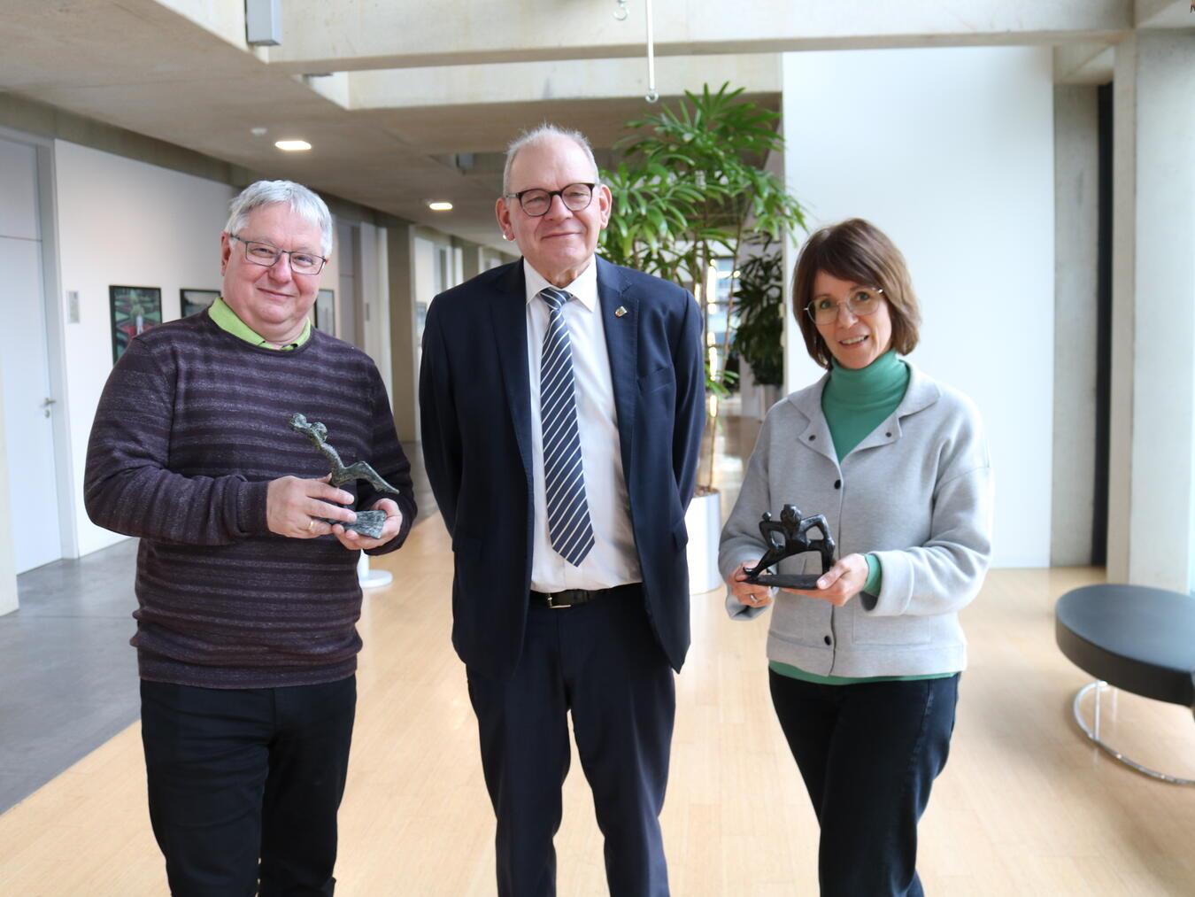 Fachbereichsleiter Dr. Stephan Mann, Bürgermeister Ulrich Knickrehm und die Beigeordnete Bettina Gansen freuen sich auf viele Vorschläge. Diese können bis zum 30. März eingereicht werden. NN-Foto: CDS
