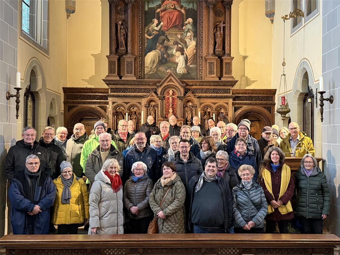 Fast 50 Teilnehmer nahmen an der traditionellen Neujahrswanderung „Rund um Rindern“ teil. Foto: Arenacum
