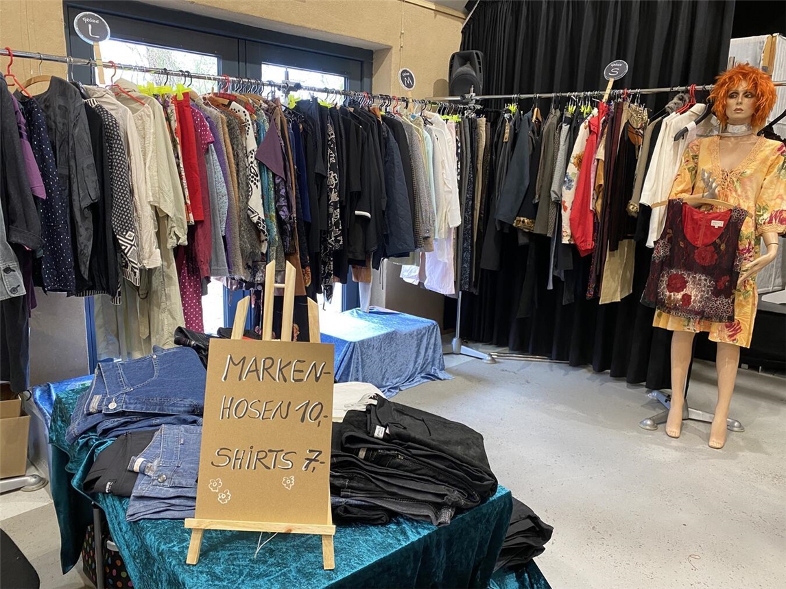 „Fast-Fashion“ die Stirn zu bieten, ist das Ziel des Secondhand-Modemarkt am Schlösschen Borghees. Foto: privat