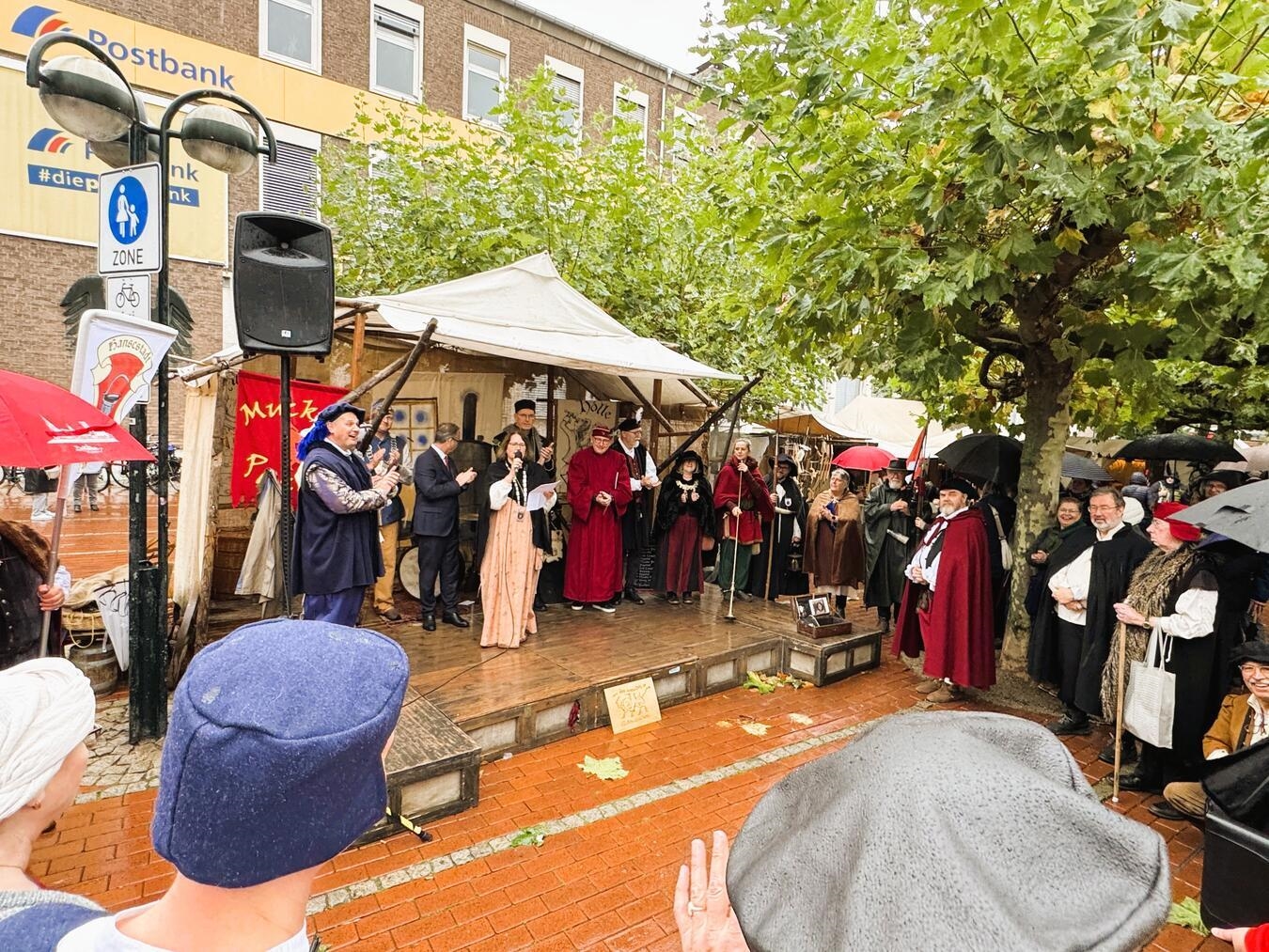 Feierliche Aufnahme: Seit dem Hansefest in Wesel gehört Rees zur Rheinischen Hanse – ein regionaler Zusammenschluss aus der internationalen Hanse. Foto: Stadt Rees