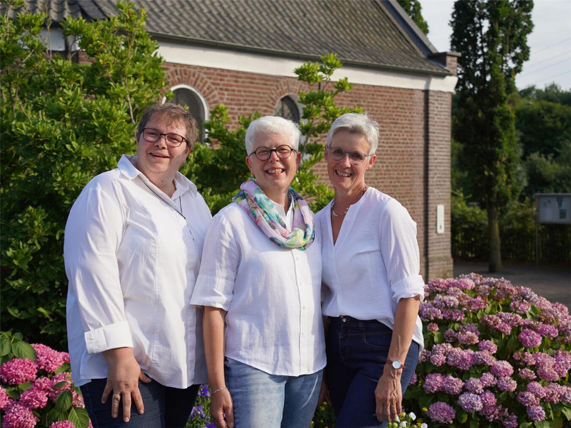 Festkettenträgerin Barbi Kleine-Kracht und ihren Adjutantinen Petra Gaelings und Helga Thönes.Foto: privat