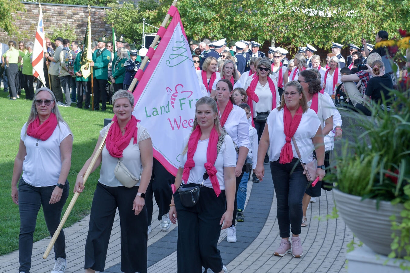 Festkettenübergabe an Christian Langenberg