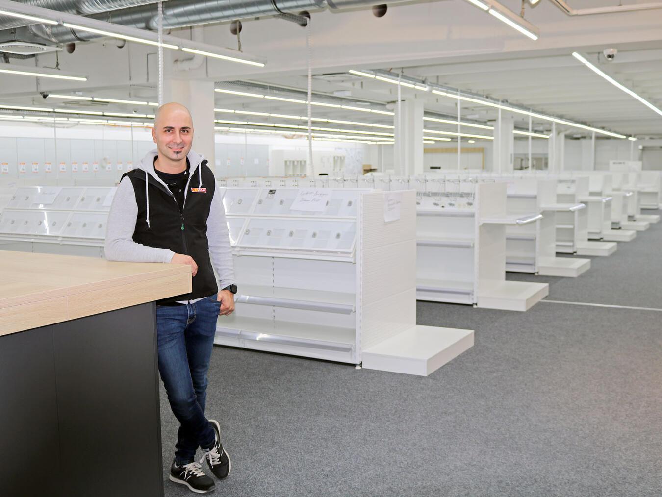 Filialleiter Marco Incantalupo und sein Team bereiten alles für die Kunden vor. NN-Foto: CDS