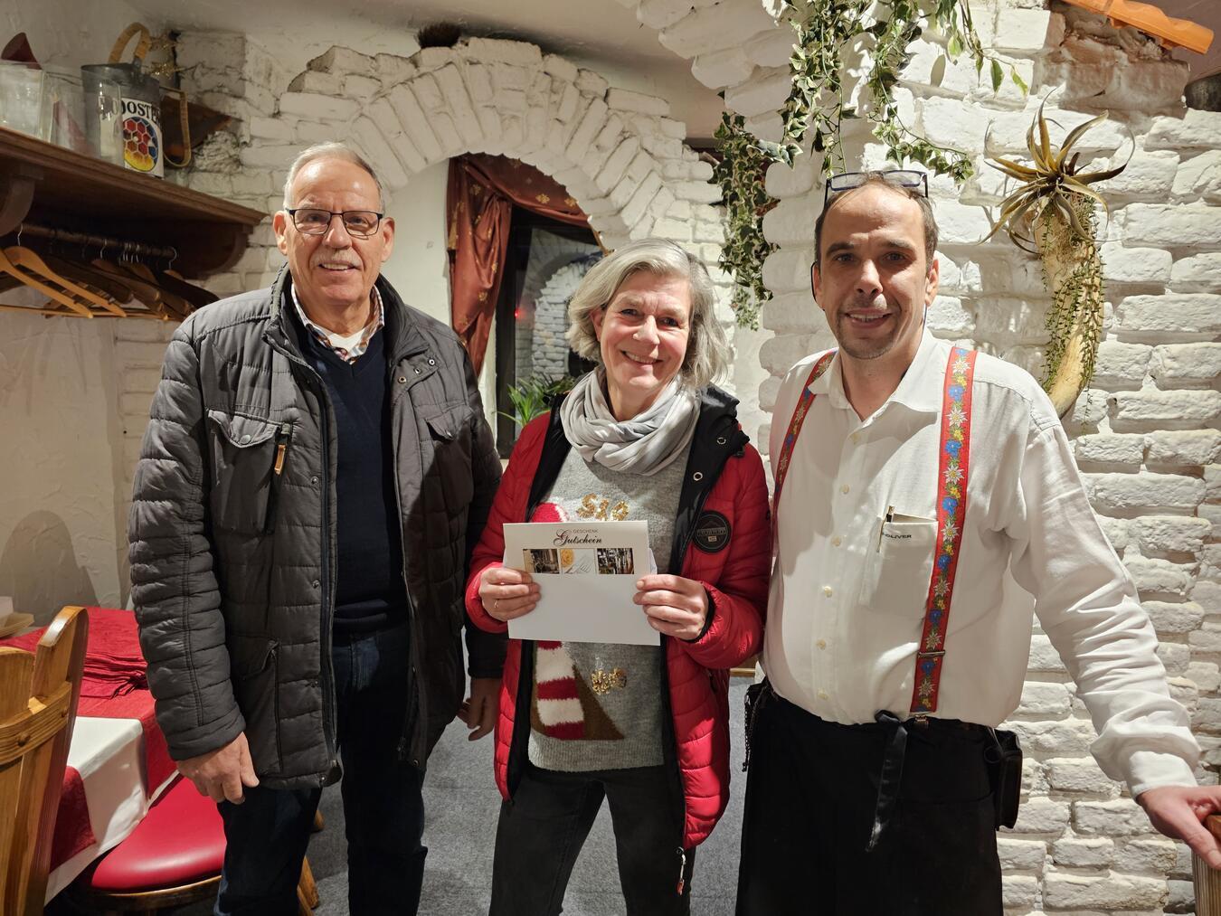 500 Euro in einer Stunde Finale bei „El Poncho“: Bei Thomas Loock (r.) gab Doerwald ihren restlichen Gewinn für einen Restaurant-Gutschein aus.