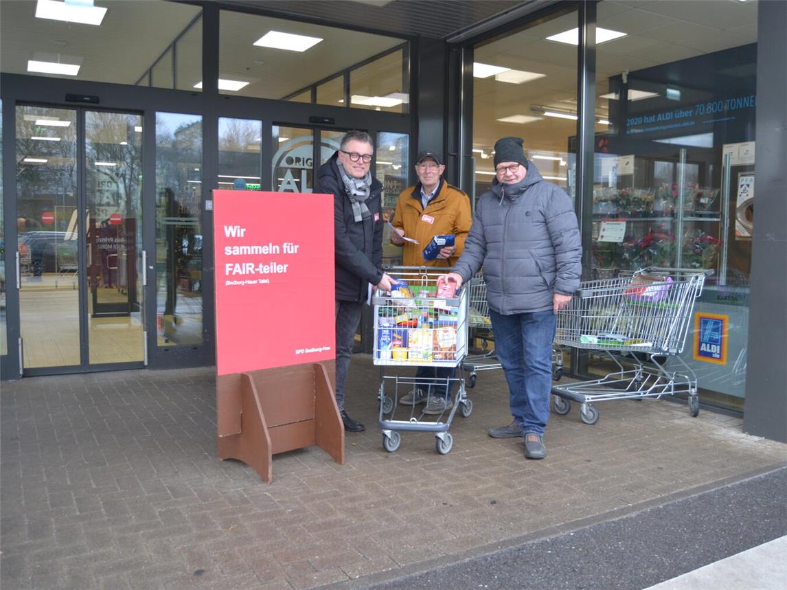 Fleißige Sammler (v.l.): Jürgen Franken, Gerd van Beek und Klaus Brandt. Foto: Klaus Schwering