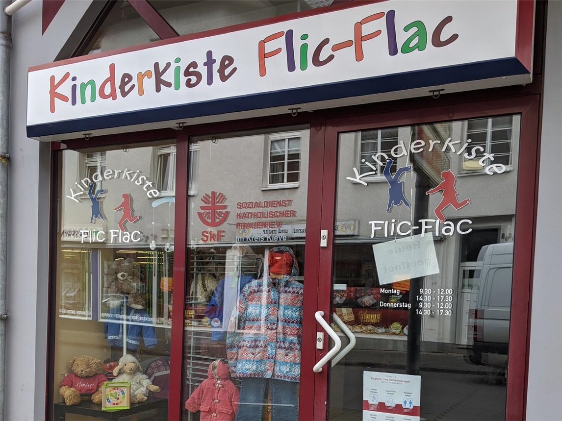 Flic-Flac feiert Geburtstag mit bunter Zirkusshow im privaten Rahmen.