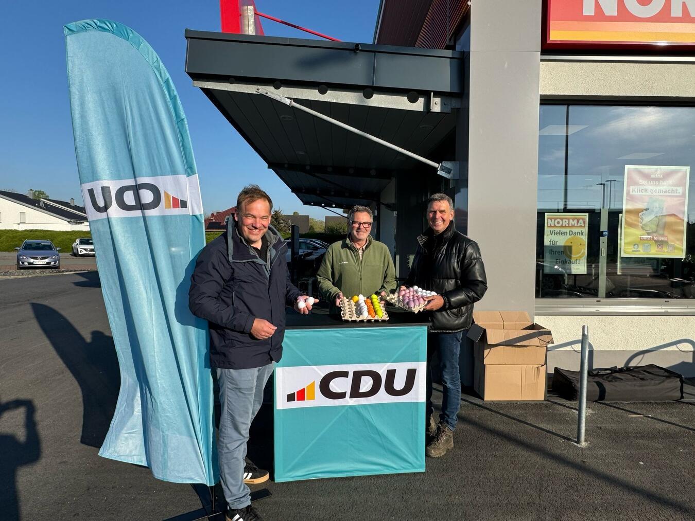 CDU Bedburg-Hau verteilt traditionelle Osterkerzen Foto: privat