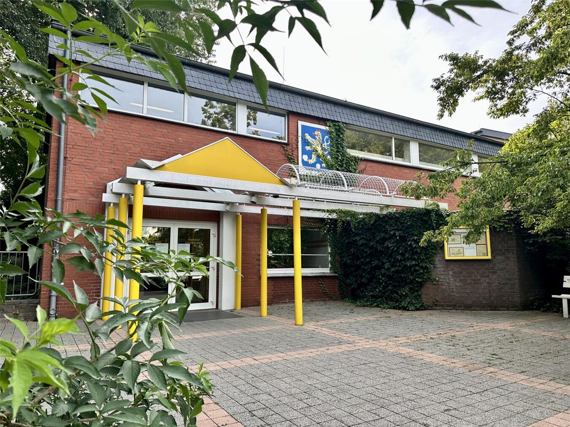 "Historische Stadtansicht von Geldern, Foto von Terhorst, mit alten Gebäuden und lebendiger Straßenatmosphäre"