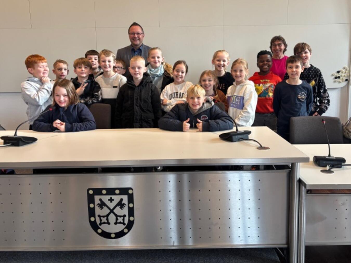 Marienbaumer Grundschüler besuchen Bürgermeister Görtz Foto: Stadt Xanten