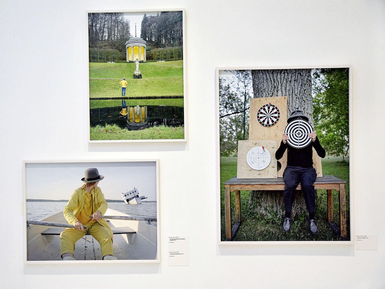 Fotografin Elina Brotherus begab sich mit ihren Selbstporträts auf die Spuren Joseph Beuys‘. Die Bilder entstanden während einer Zusammenarbeit mit dem Museum Schloss Moyland.