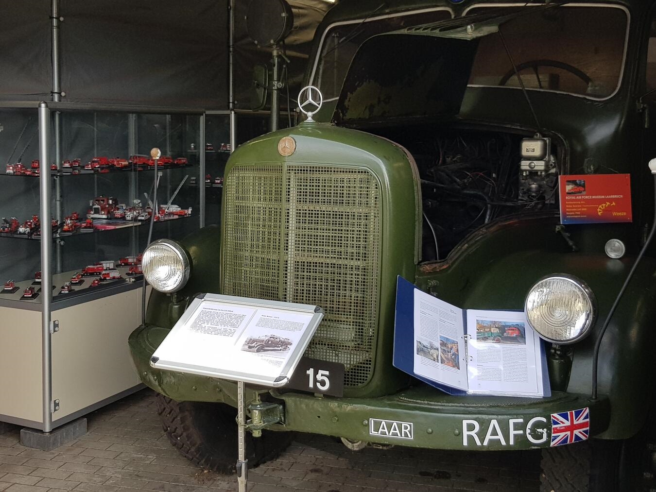 "Historisches Flugzeug im Royal Air Force Museum, Luftfahrtgeschichte, Vintage-Flugzeug"