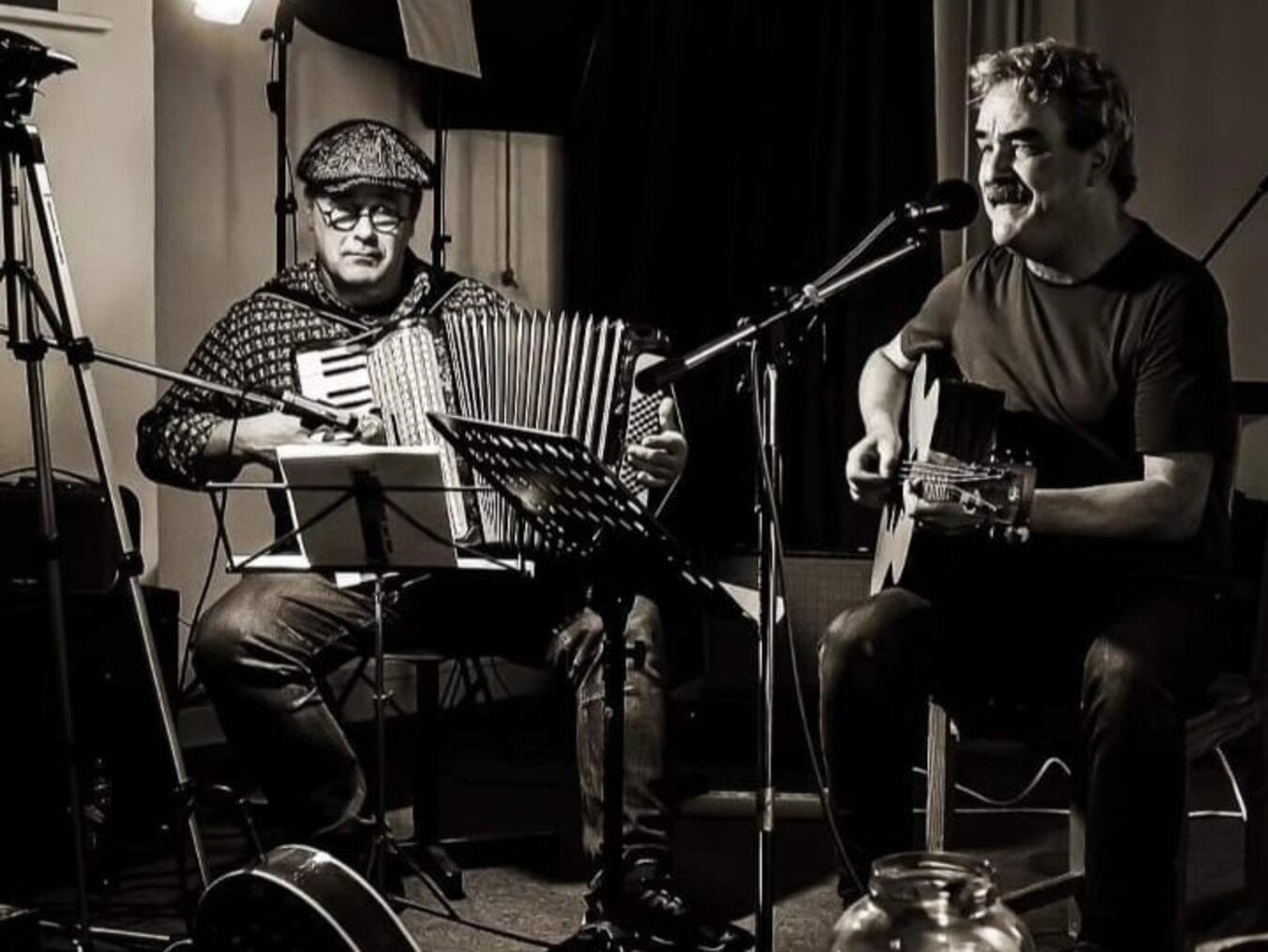 Frank Schut und Martin Raphael spielen gute Musik mit Herzblut und Humor. Foto: privat