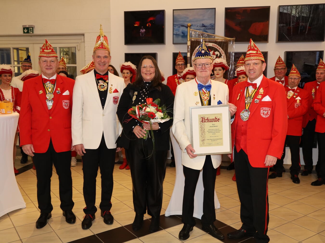 Franz van Berkum (Ehrenvorsitzender), Achim Verrieth (Sitzungspräsident), Andrea und Frank Bömler sowie Christian Pennekamp (Vorsitzender, v.l.).Foto: Hildegard Verrieth