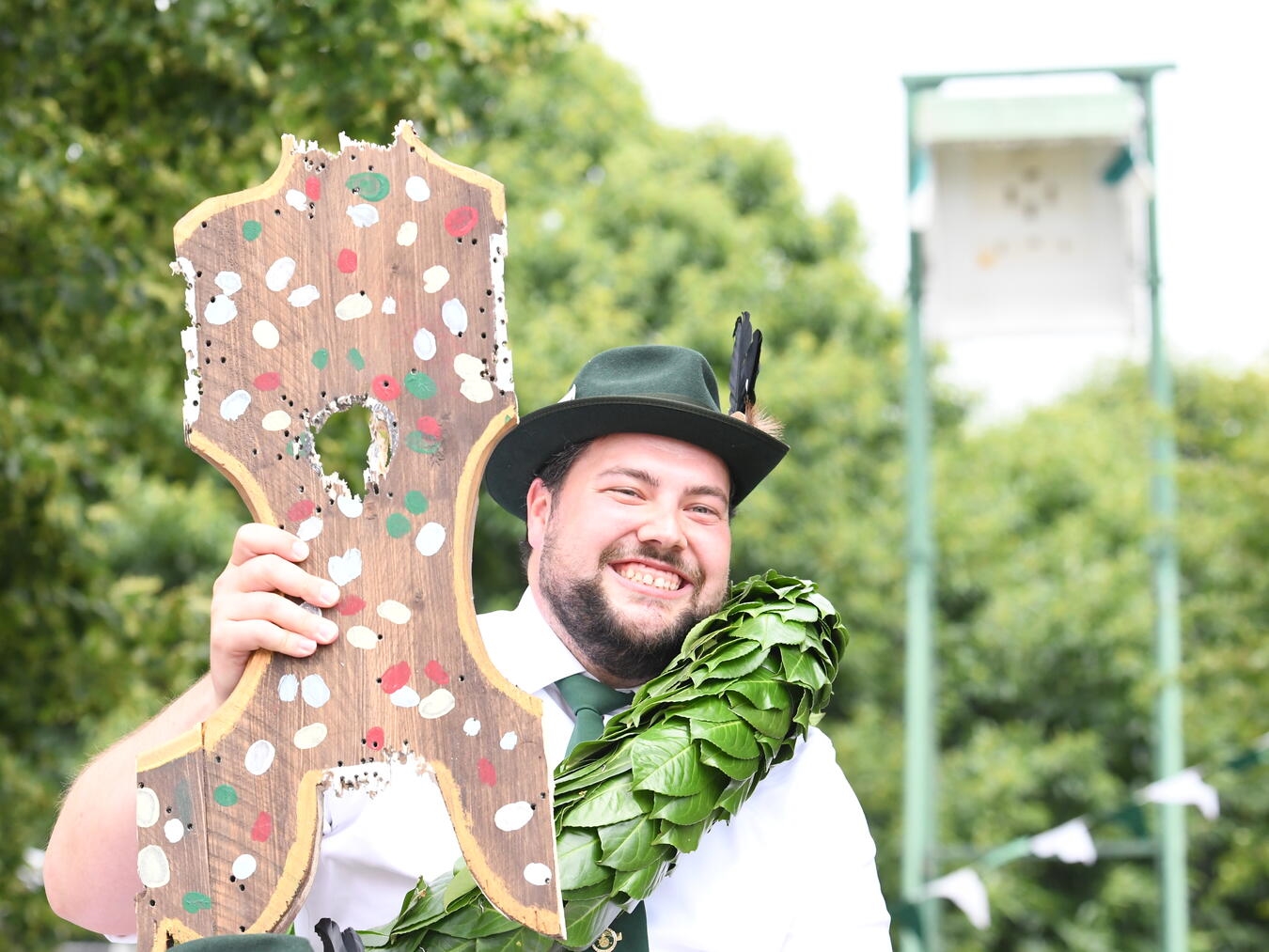 Halderner Schützen suchen neuen Regenten "Frederik Oostendorp jubelt nach Königsschuss, Nachfolger wird gesucht, Schützenfest Tradition"