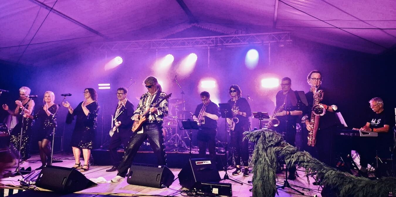 Freuen können sich die Musikfans auf ein Wiedersehen mit „Halle B“. Foto: privat