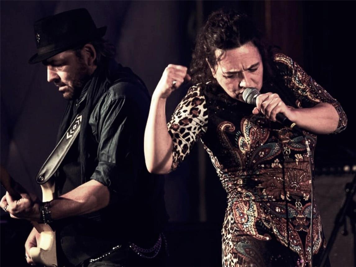 Freuen können sich die Musikfans auf Meena Cryle und Chris Fillmore.Foto: Manuela Fuchs