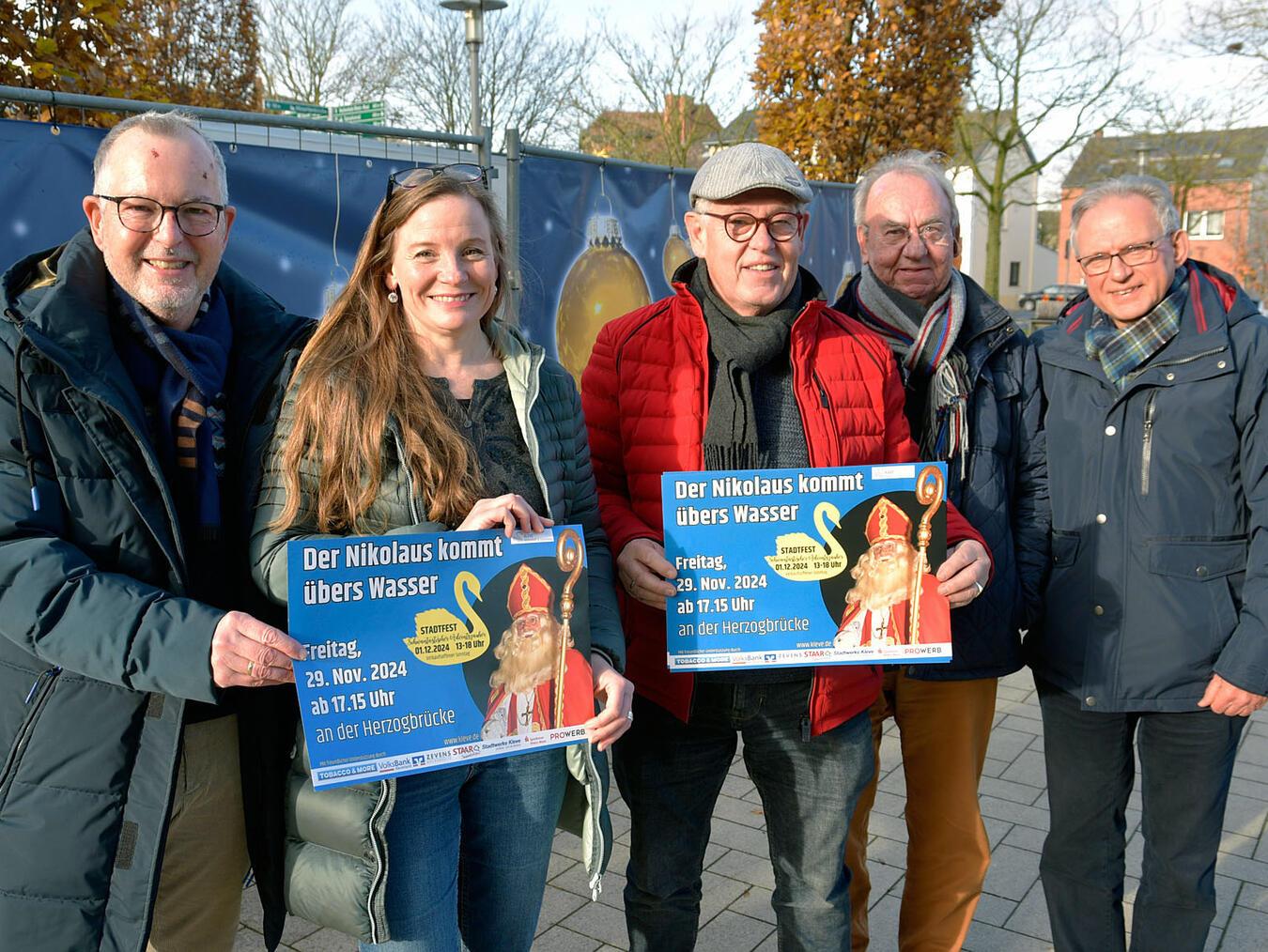 Freuen sich auf das alljährliche Spektakel (v.l.): Klaus Fischer, Mina van Lutterveld, Peter van Uhm, Heinz Ververs und Klaus Venhofen. NN-Foto: Rüdiger Dehnen