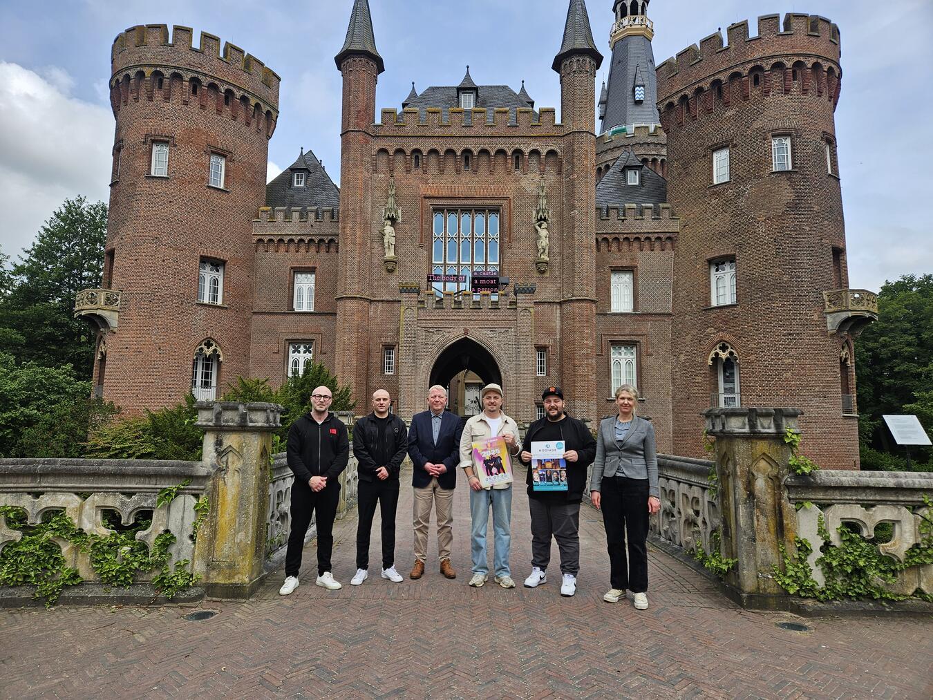 Freuen sich auf das Festival am ersten Juli-Wochenende (v.l.): Carlo und Luigi Ronga, Alexander von Keyserlingk, Rocky und Daniele Ronga und Antje-Britt Mählmann. NN-Foto: vs