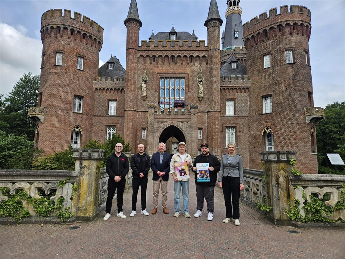 Freuen sich auf das Festival am ersten Juli-Wochenende (v.l.): Carlo und Luigi Ronga, Alexander von Keyserlingk, Rocky und Daniele Ronga und Antje-Britt Mählmann. NN-Foto: vs