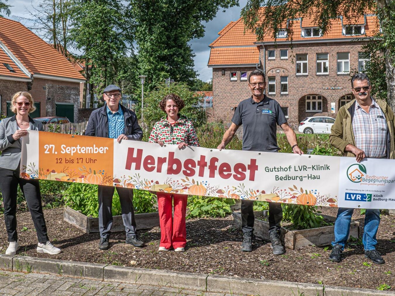 Gruppenfoto von Organisatoren des Herbstfests: Carola Bohlender, Alfred Derks, Charlotte Giesbers-Reijngoudt, Helmut Leygraaf, Klaus Kösling.