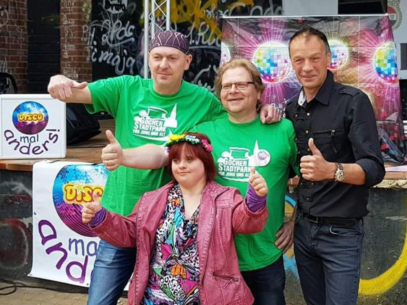 Freuen sich auf das nächste Event im Gocher Stadtpark (v. l.): Thomas Claaßen, Nina Spitz, Willi Weber und DJ Hansi Domke. Foto: privat