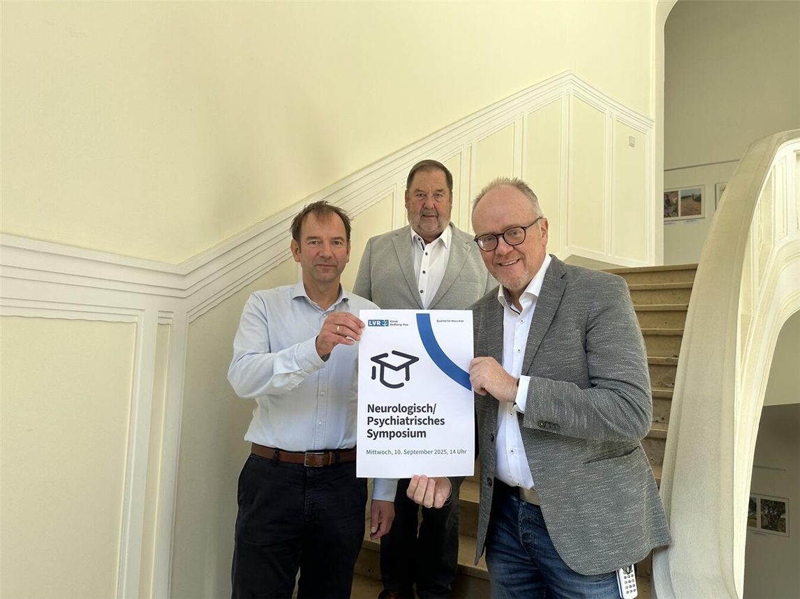 Freuen sich auf den Austausch (v.l.): Dr. Nikolaus Barth (Ärztlicher Direktor Krankenhausbereich), Holger Höhmann(Kaufmännischer Direktor), Dr. Christoph Baumsteiger (Chefarzt Neurologie). Foto: LVR-Klinik Bedburg-Hau