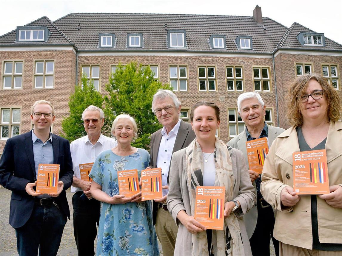 Freuen sich auf den Musiksommer (v.l.): Markus Toppmöller, Jan van Egmond, Marianne Derksen, Dr. Kurt Kreiten, Melissa Schade, Boguslaw Strobel und Kristien Roels. NN-Foto: Rüdiger Dehnen