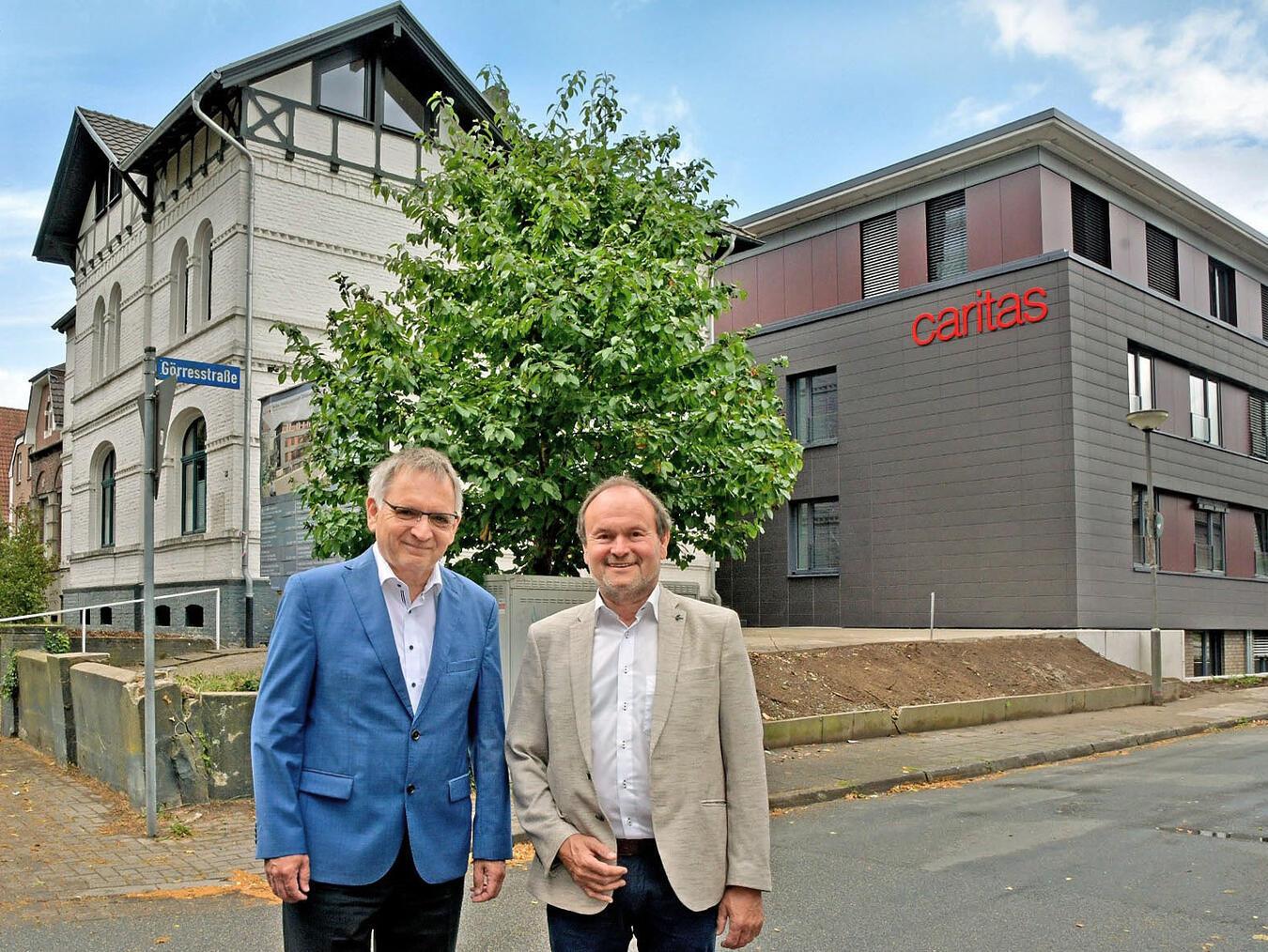 Freuen sich auf die Eröffnung: Rainer Borsch, Vorstand des Caritasverbandes Kleve, und Architekt Johannes Peeters. NN-Foto: Rüdiger Dehnen